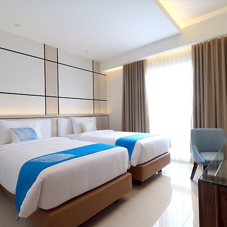 Java Lotus Hotel Jember Exterior photo