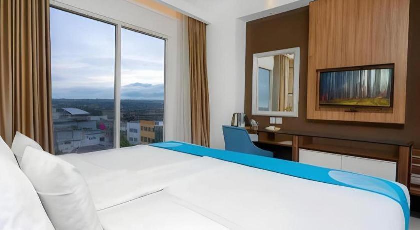 Java Lotus Hotel Jember Exterior photo