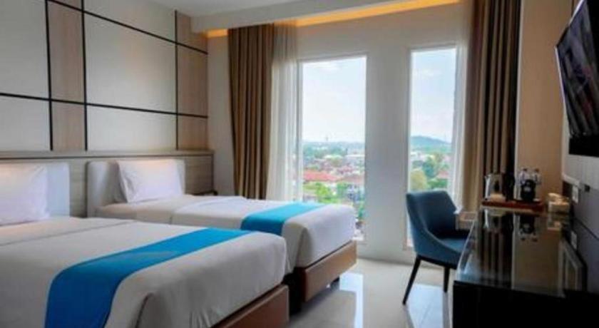 Java Lotus Hotel Jember Exterior photo